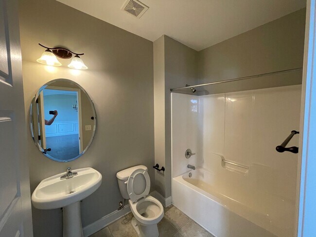 Building Photo - 96 Castlebay Dr