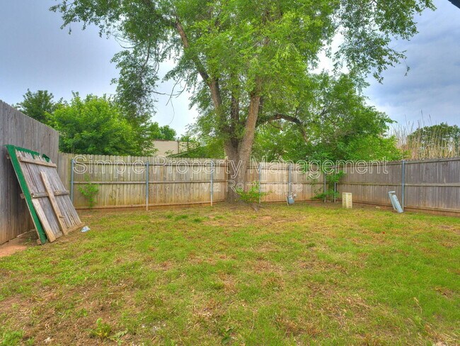 Building Photo - 1710 Hillcrest Dr