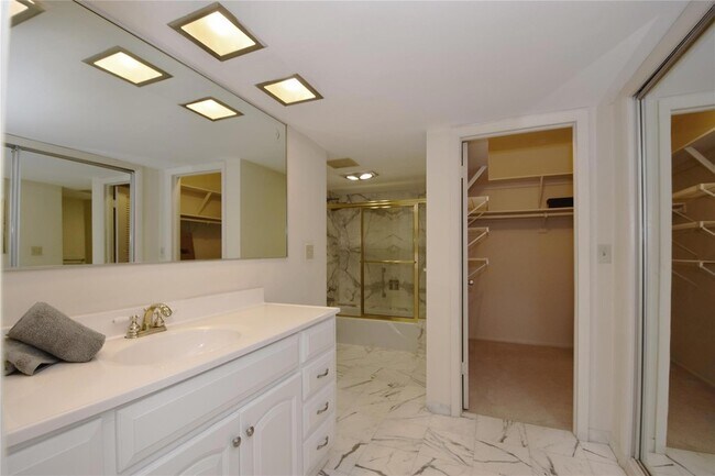 Building Photo - 3850 Galt Ocean Dr