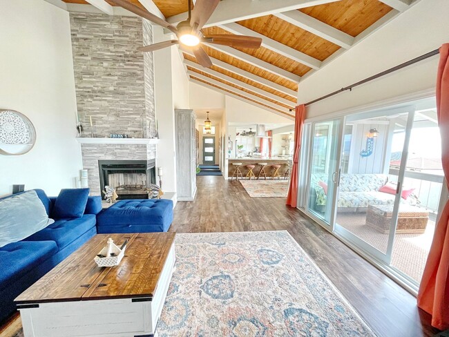 Building Photo - Wailuku Heights Executive Style 3Bed/2Bath Furnished Upstairs Home - Pool w/ cabanas - Most Utili...