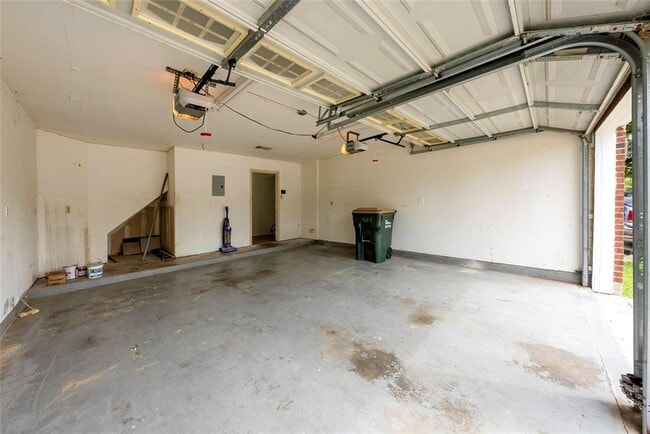Building Photo - 13701 Cambourne Dr