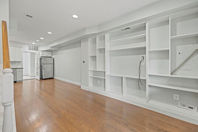 Building Photo - 1751 L St NE