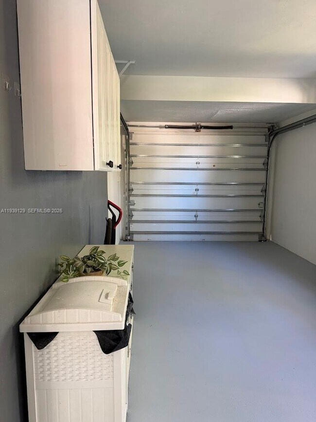 Building Photo - 1811 N 40th Ave