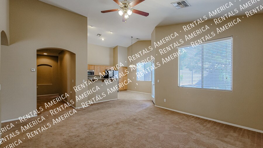 Building Photo - 12512 W Glenrosa Dr