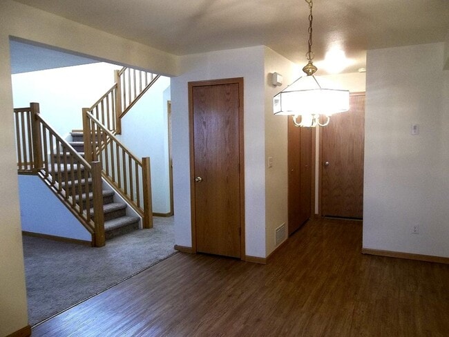 Building Photo - Spacious 3-Bedroom Townhome with Garage & Patio