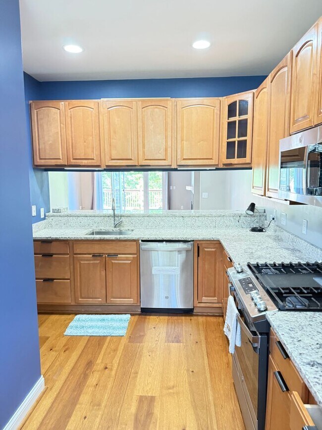 Building Photo - 2550 Cleinview Ave