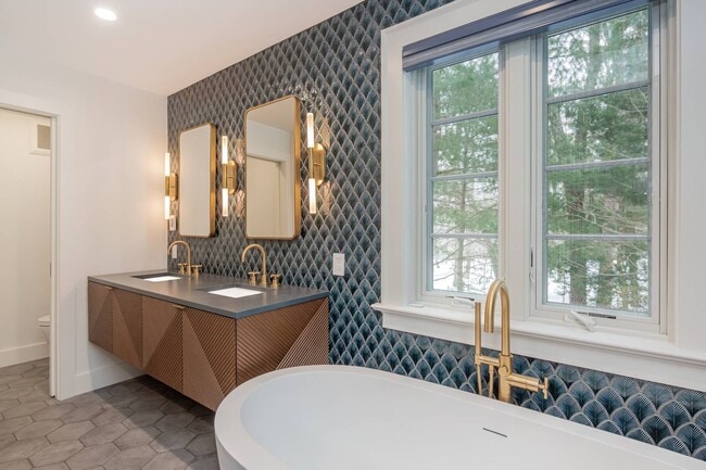 Building Photo - 41 Deep Woods Ln