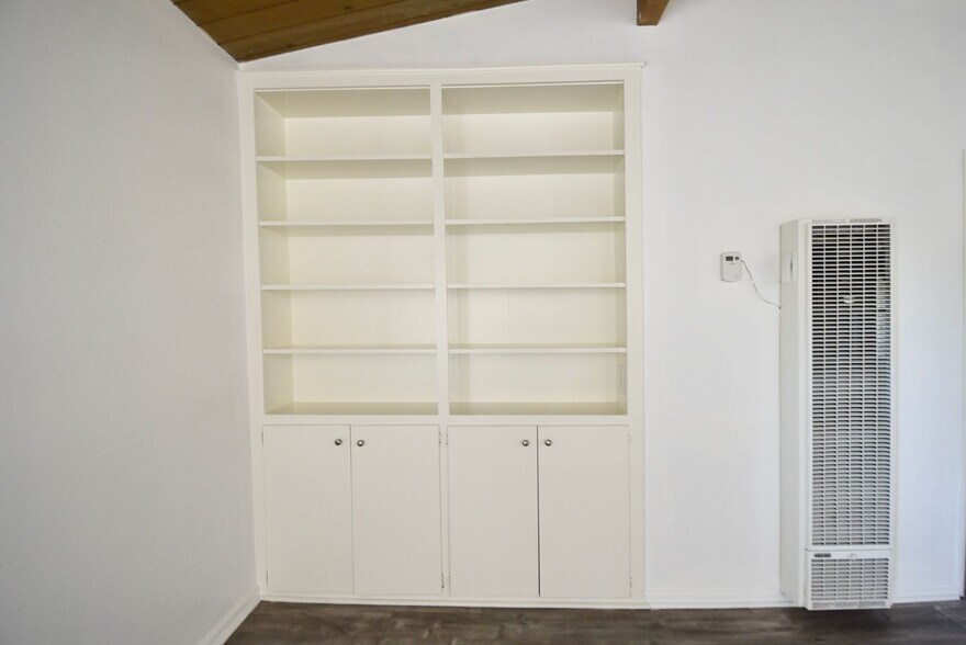 Building Photo - 121 W Arrellaga St