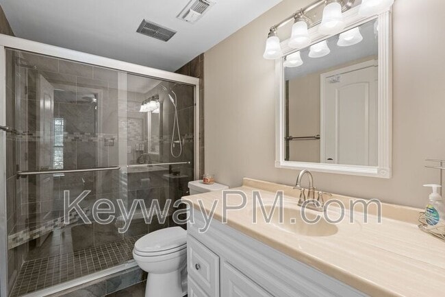 Building Photo - 547 Pheasant Run Dr