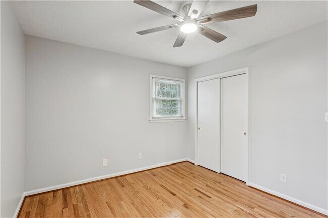 Building Photo - 3436 Brookview Dr