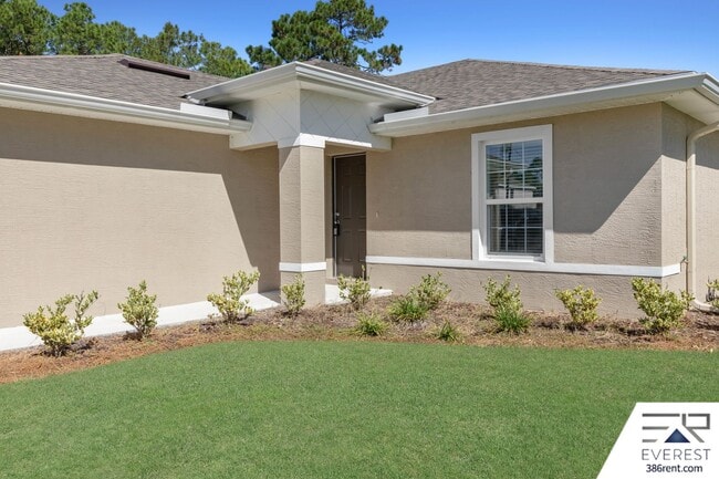 Building Photo - LIKE NEW 3/2/1 TOWNHOUSE IN BEAUTIFUL SEMINOLE WOODS