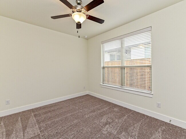 Building Photo - 432 Parkline Dr
