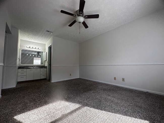 Building Photo - 6764 Willowbrook Dr