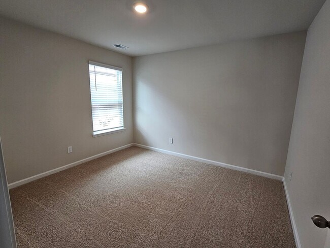 Building Photo - 3 Bedroom/ 2 Bath New Construction