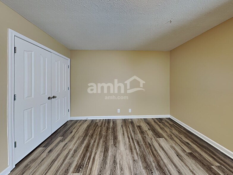 Building Photo - 1665 Saint Andrews Dr