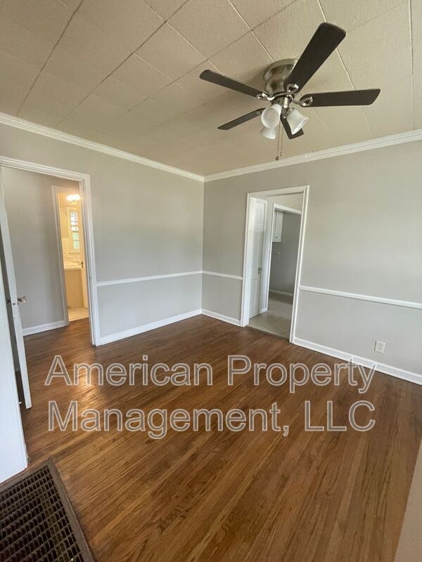 Building Photo - P2-1Q- 2808 E. 1st Pl.