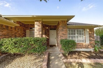 Building Photo - 2623 Goldfinch Dr