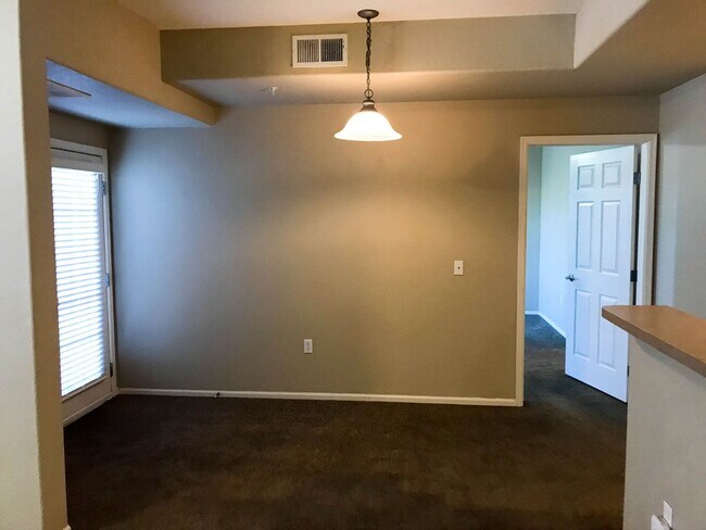 Building Photo - Beautifully Remodeled 3-Bed Condo in the Heart of Parker — Ground-Level, Stylish, and Steps From ...