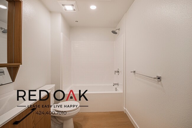 Building Photo - 856 S Gramercy Dr