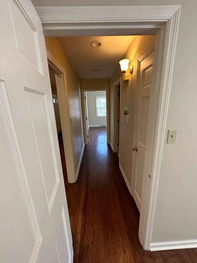 Building Photo - 2008 Fontaine Rd