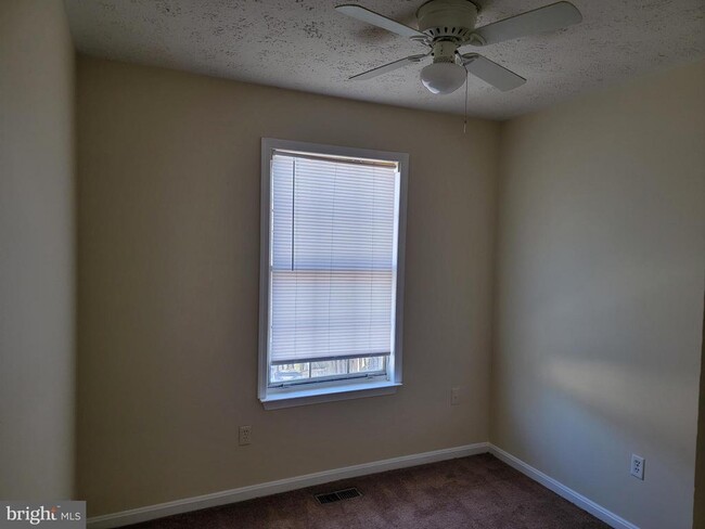 Building Photo - 4197 Drake Ct