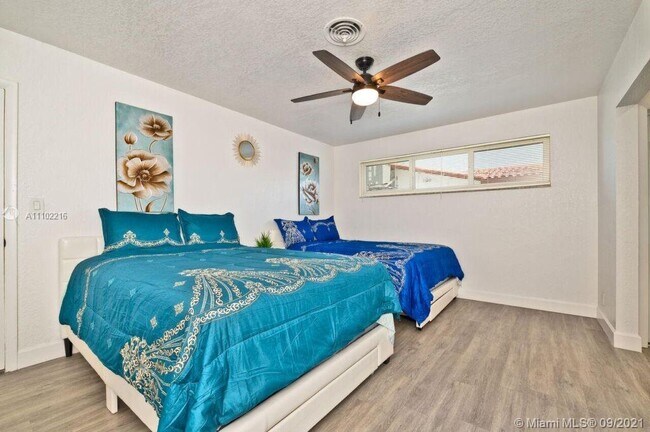 Building Photo - 5510 Pierce St