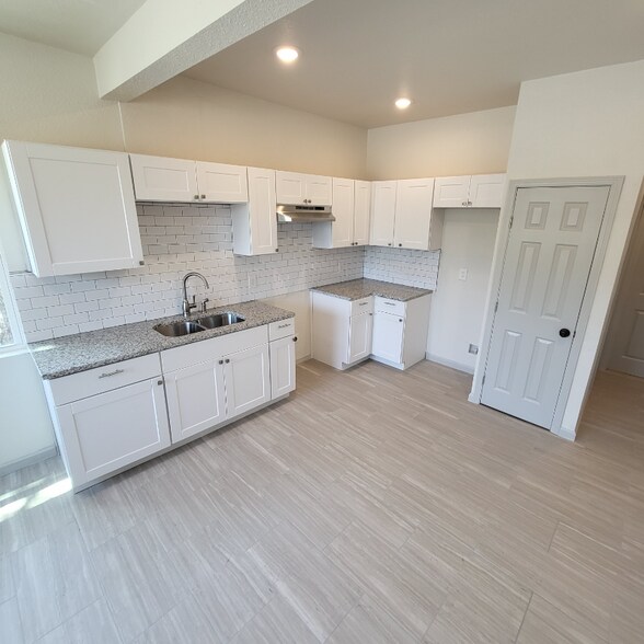 Building Photo - 647 Hammond Ave