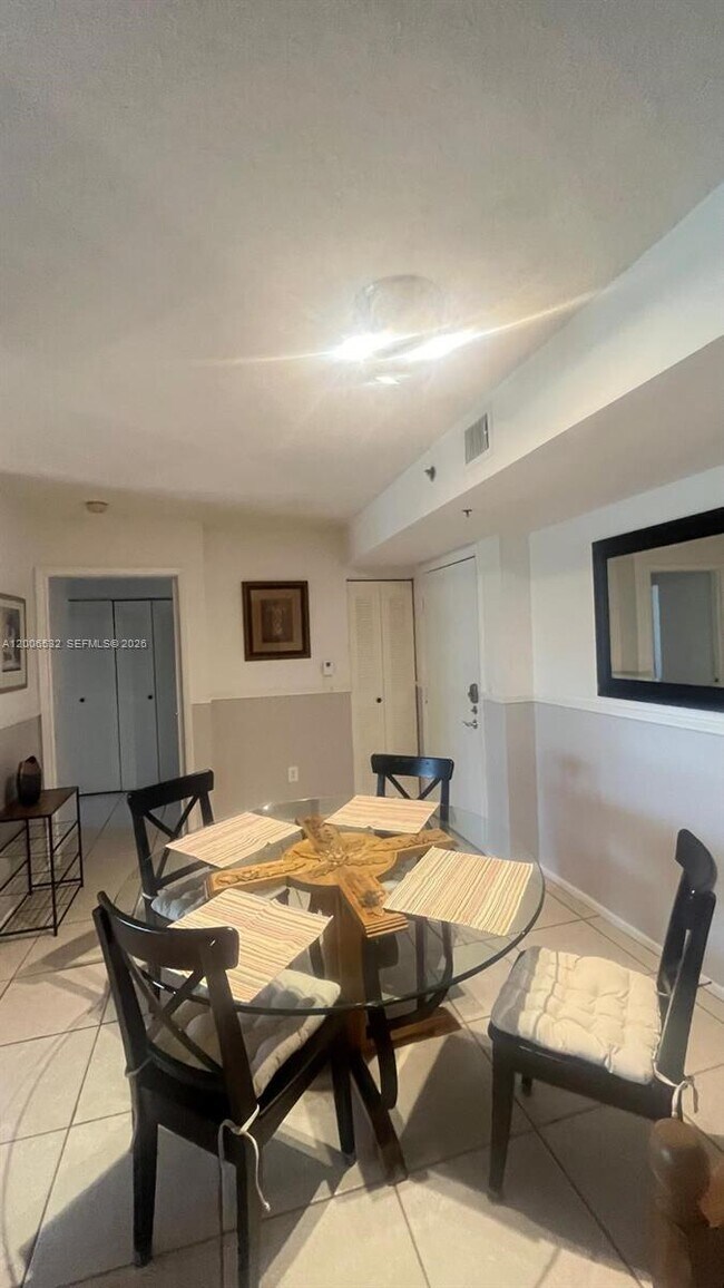 Building Photo - 19999 E Country Club Dr