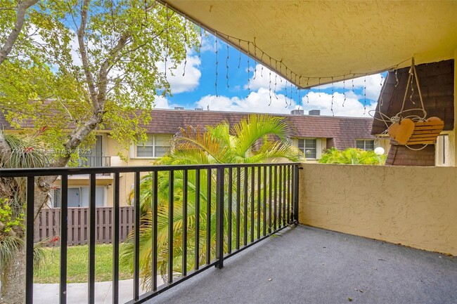 Building Photo - 13712 SW 90th Ave