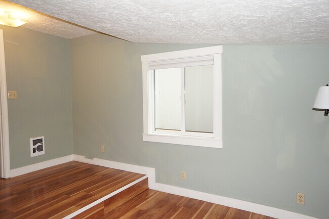 Building Photo - NE Portland updated one bedroom "Jewel"