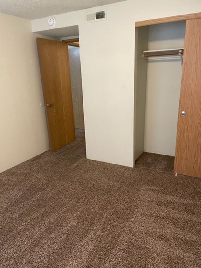 Building Photo - SINGLE LEVEL 2 BEDROOM CONDO