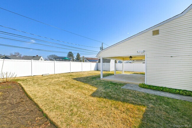 Building Photo - 33 Robin Ln