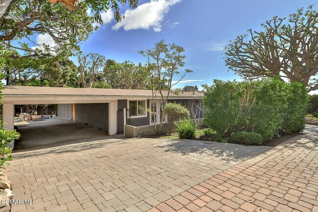 Building Photo - 31944 CA-1