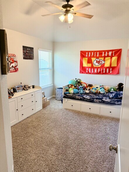 Bedroom - 834 Ross Rd