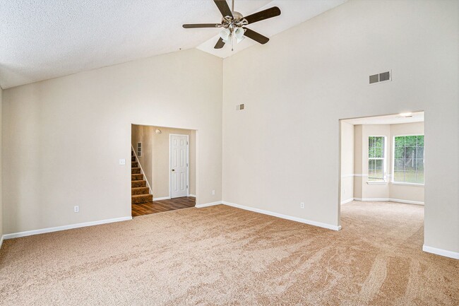 Building Photo - 3 Bedroom 2.5 Bath Home