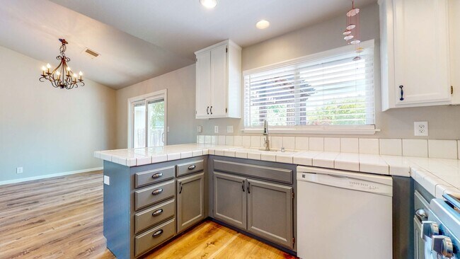 Building Photo - 2014 Tablerock Ct