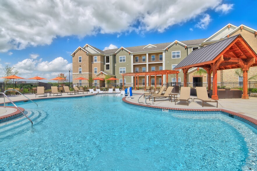 Building Photo - The Heights at Converse Apartments