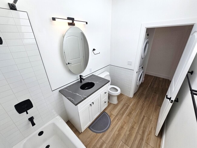 Building Photo - 2711 W 60th St