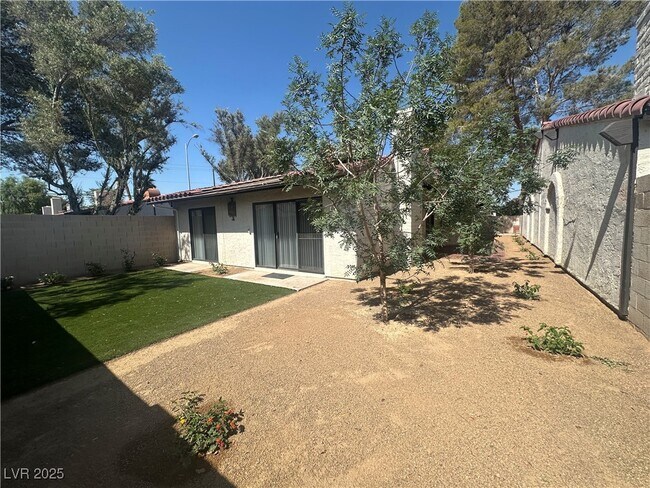 Building Photo - 4180 Blue Heron Ct