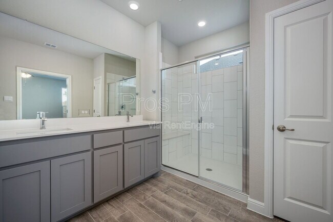 Building Photo - 5231 Meadow Ln