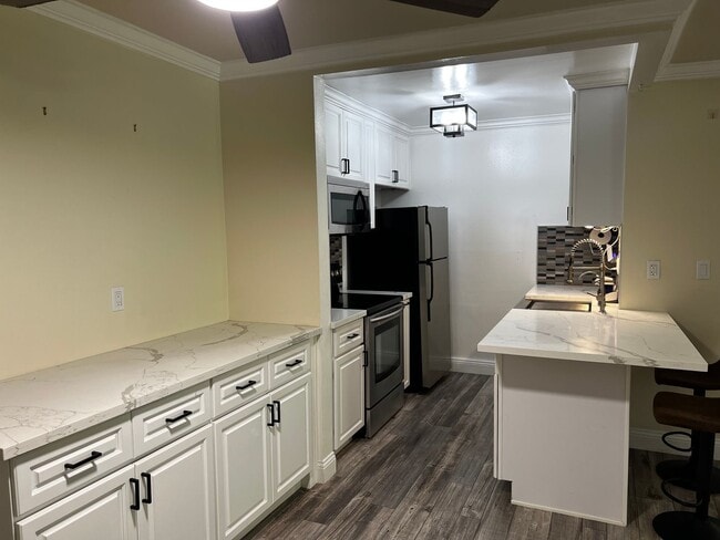 Building Photo - Two Bedroom One Bath Condo for Rent in Pla...