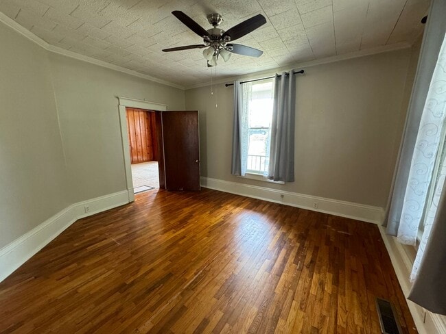 Building Photo - Large Historical 3/2 House in Summerville-$1,595