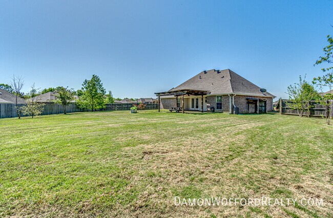 Building Photo - 117 Windy Hollow