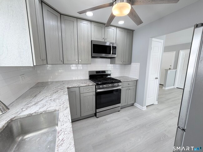 Building Photo - 43 Southwind Ln