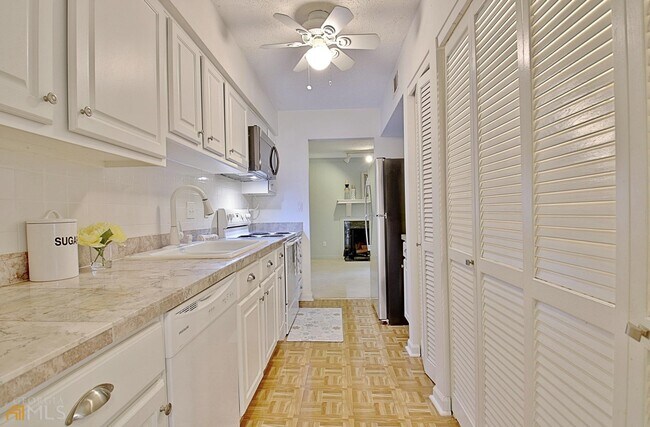 Building Photo - 72 Cobblestone Creek