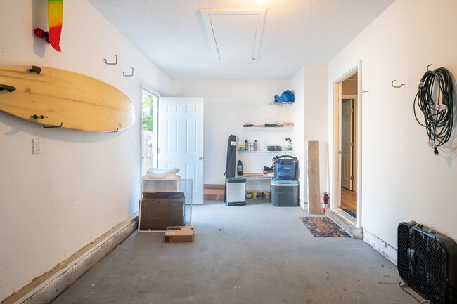Building Photo - FURNISHED MONTHLY RENTAL-AVAILABLE STARTIN...