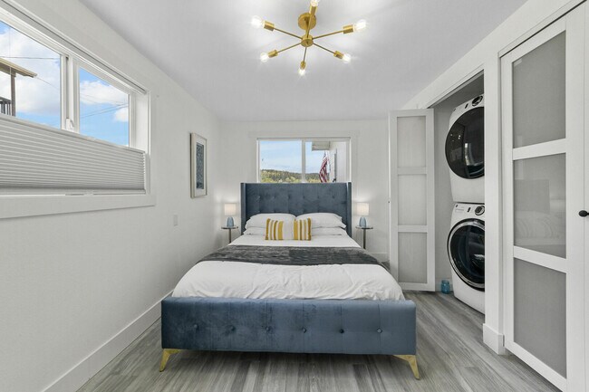 Building Photo - 260 E Driftwood Shores Rd