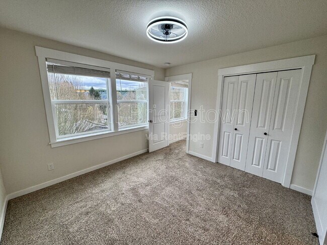 Building Photo - 8804 N Edison St