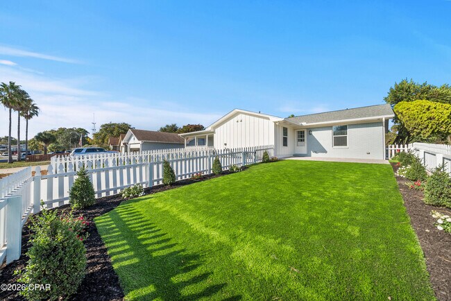 Building Photo - 121 Lakeside Cir