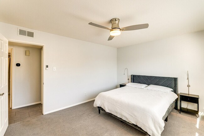 Building Photo - 1015 N Granite Reef Rd